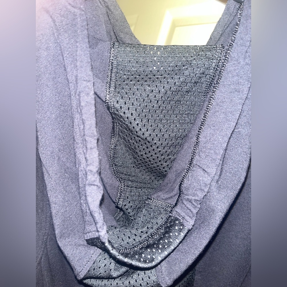 Women’s XS Under Armour Black Sleeveless Hoodie Top - Picture 8 of 8
